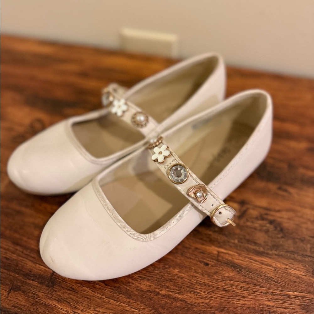 Cat & Jack size 1 Cream Mary Jane Dress Shoes with Floral Gem Strap
